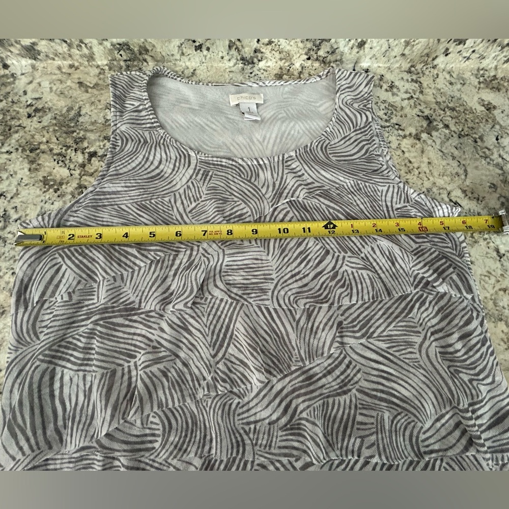 Chico’s Gray White Animal Print Cascade Ruffle Sleeveless Cami Blouse Top Size M - Picture 7 of 8